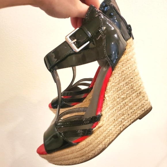 LAST CHANCE ✨️ Patent wedges - Picture 3 of 8